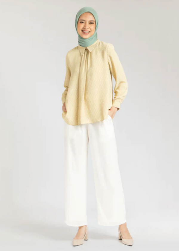 Kemeja kerja dengan warna pastel dan kancing tersembunyi